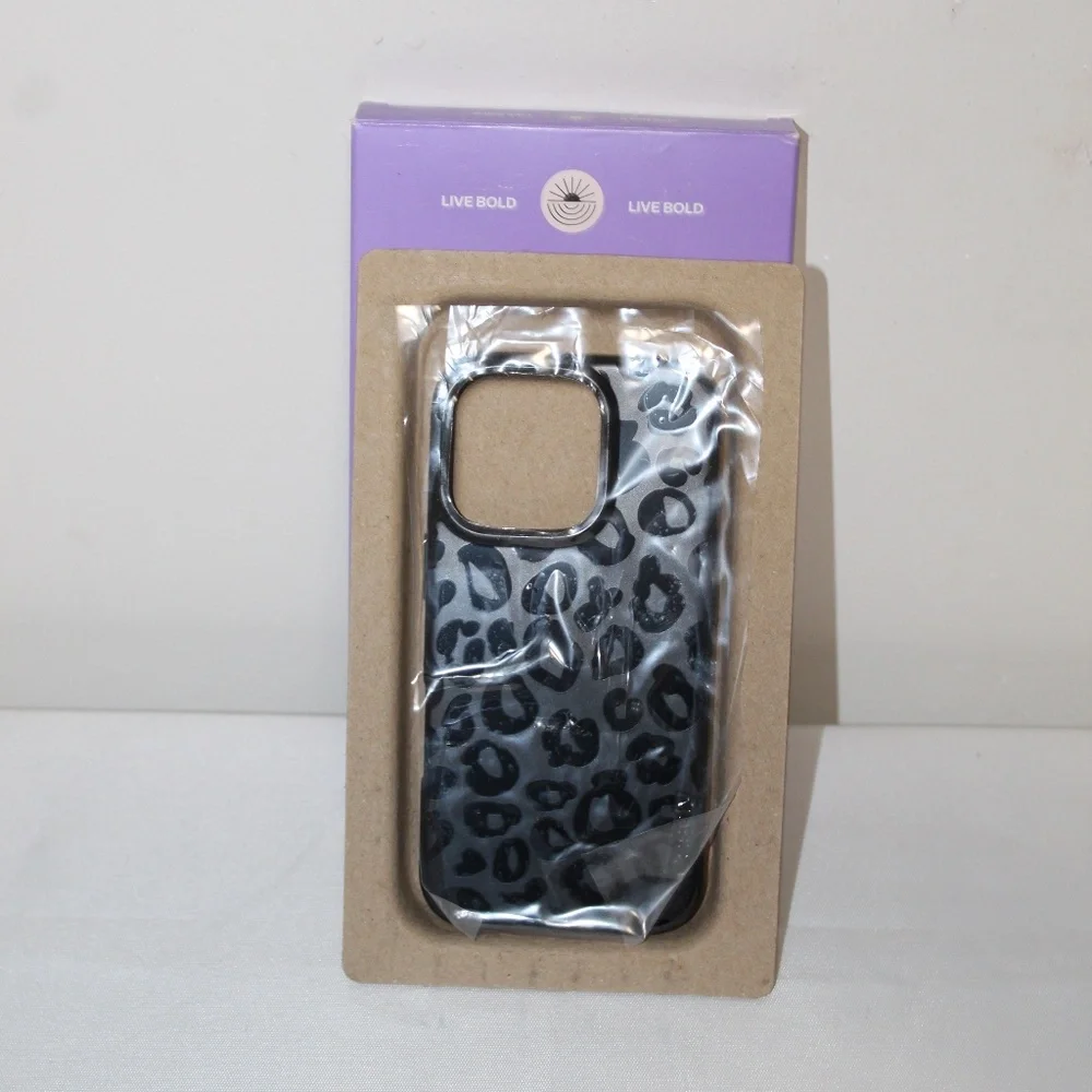 Casely Classic Into the Wild Black Leopard Case. 16 Pro